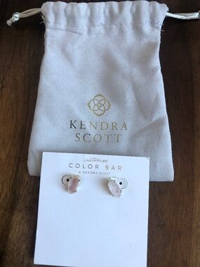 NWOT Kendra Scott Light/Blush Pink Quartz Oval Color Bar Ellie Stud Earrings